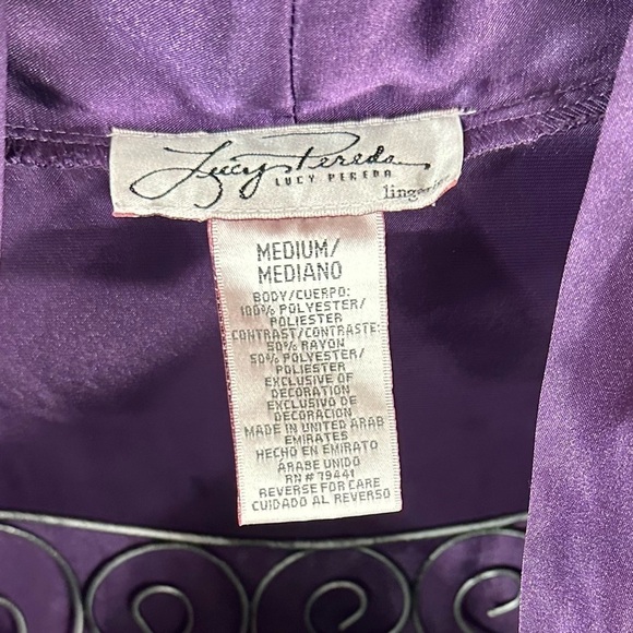 Vintage Lucy Pereda silky deep purple robe size M - Picture 3 of 14